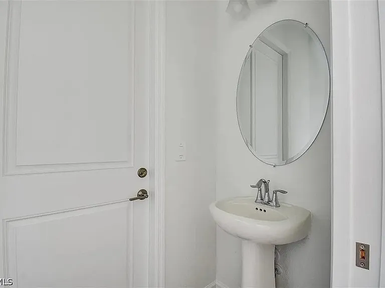 7796 Lakes Edge Ln — Photo 12