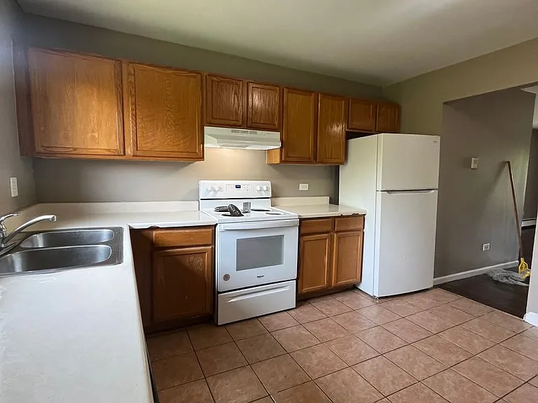 2252 W Nichols Rd — Photo 8