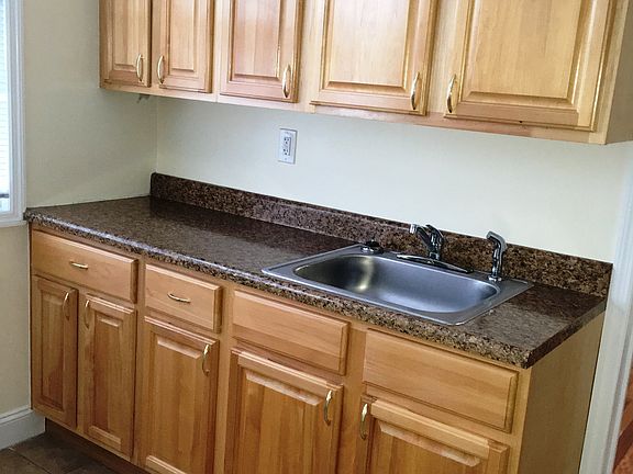 2nd image of 139 Webster Ave APT 1R