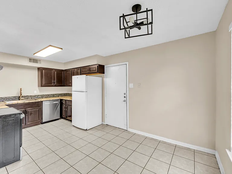 3024 Tudor Ln #102 — Photo 2