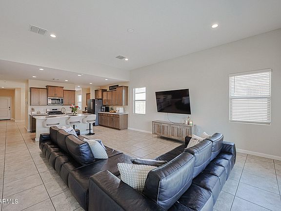 2nd image of 30123 W INDIANOLA Avenue