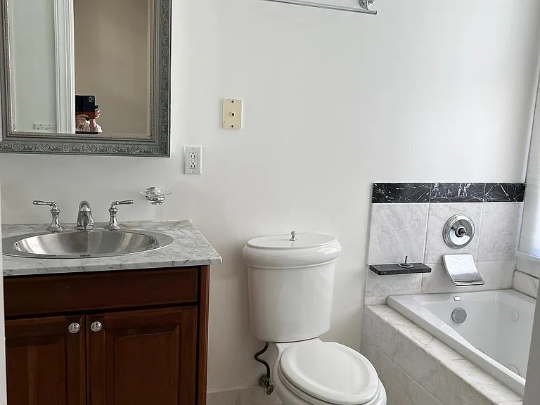 105 S 18th St #4B — Photo 9