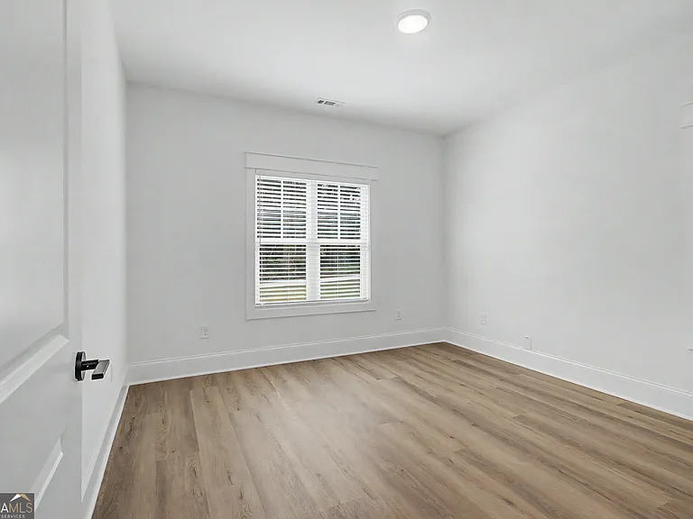 347 Crestwood Rd — Photo 17