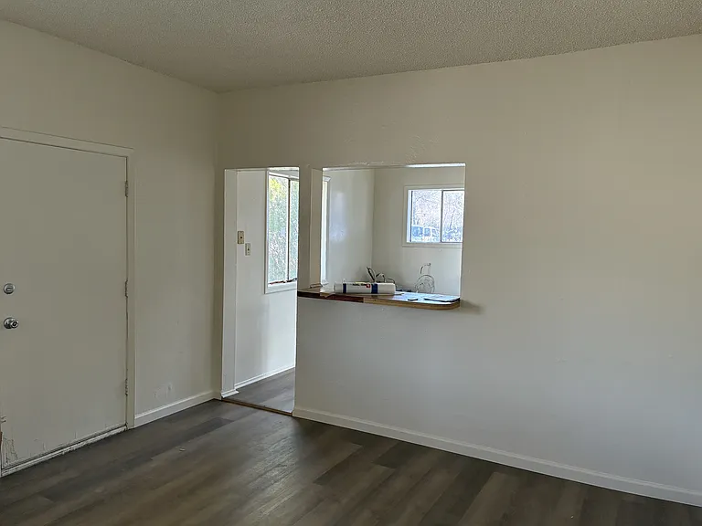 729 Pine St — Photo 2
