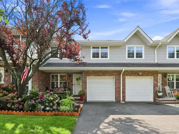10 Sprucewood Boulevard, Central Islip, NY 11722