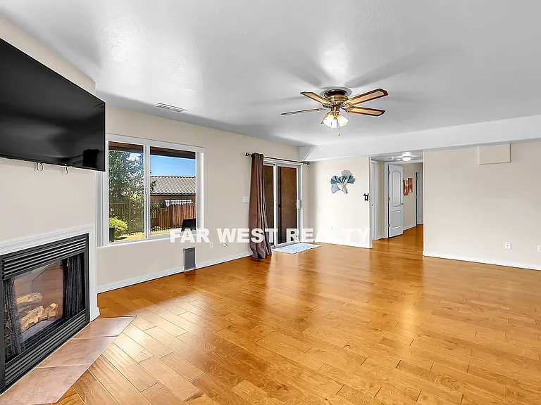 1853 Oriental Ave — Photo 7