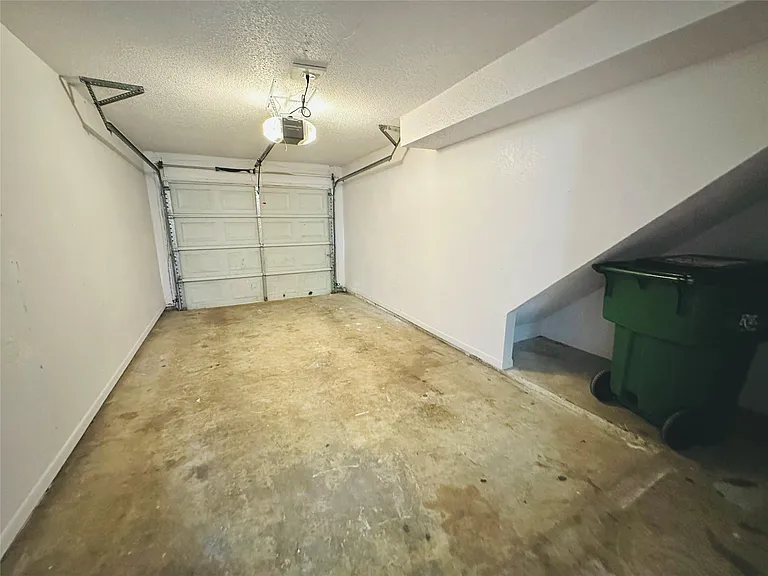 1002 Ridgemont St — Photo 17