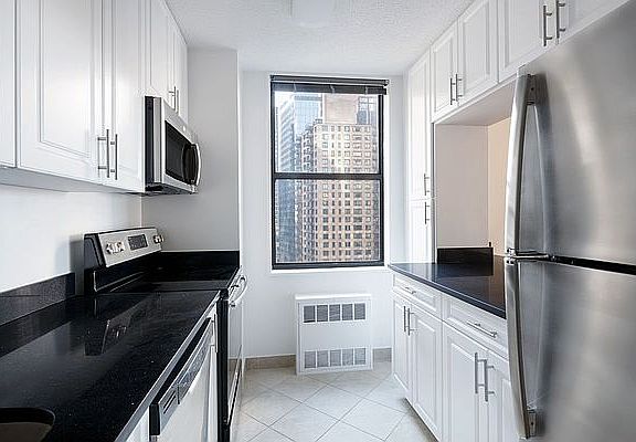 3rd image of 211 W 56th St #L23