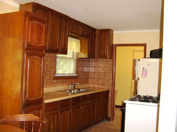 3rd image of 920 Bonnie Brook Ln