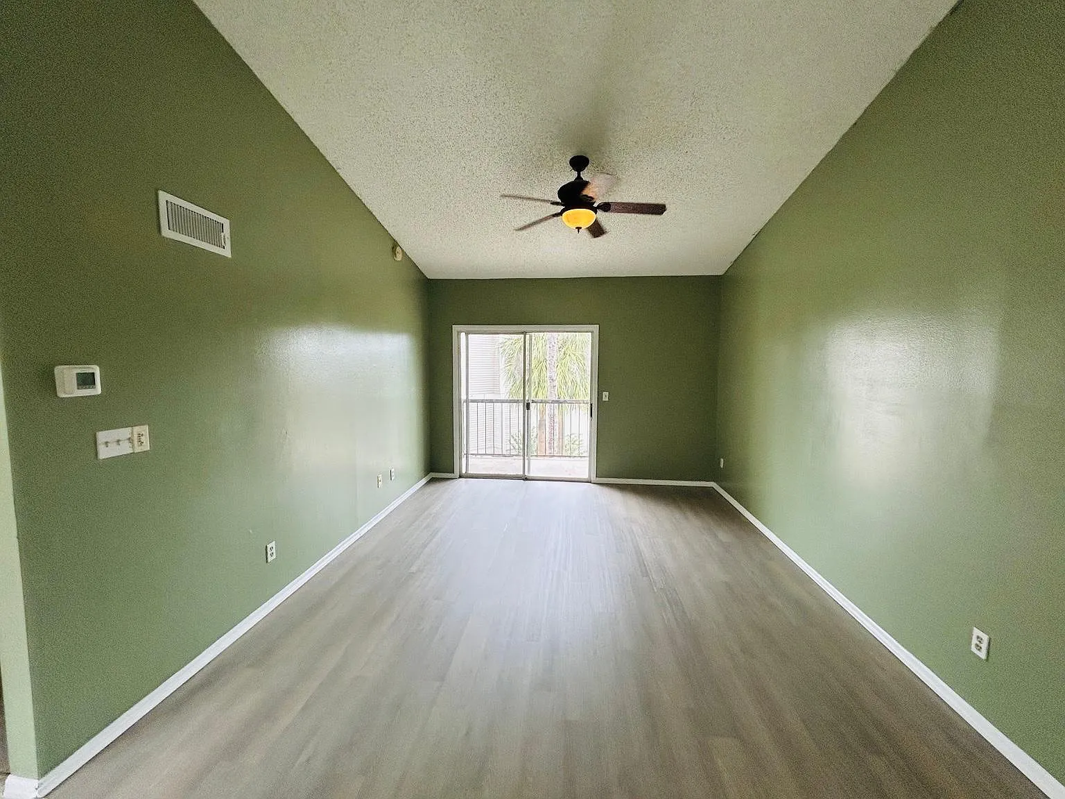 1 bed, 660 sqft, $1,150 — Photo 4