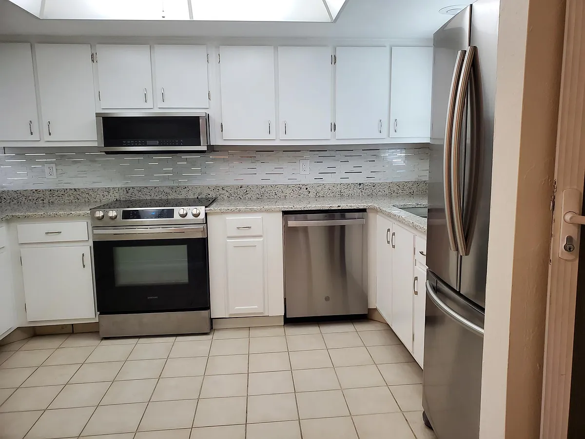 Updated Kitchen and Appliances - 5500 Rattlesnake Hammock Rd #J206