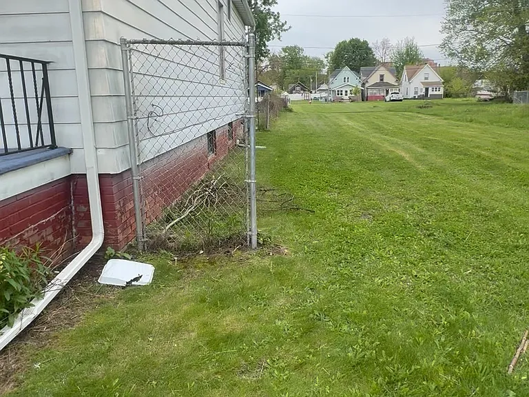 152 Austin St — Photo 12