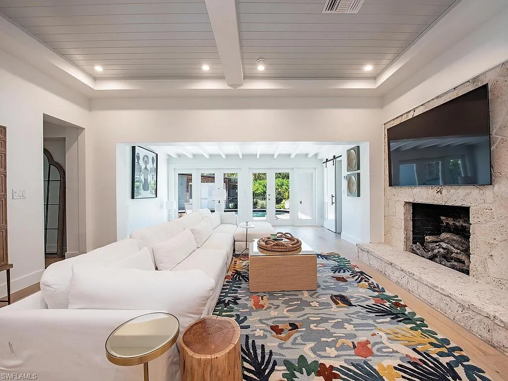 4 bed, 3.0 bath, 3577 sqft, $50,000 — Photo 3