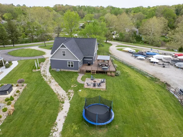 9550 E Northshore Dr, Unionville, IN 47468