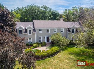 25095 N Rivers Bend Ct, Lake Barrington, IL 60010