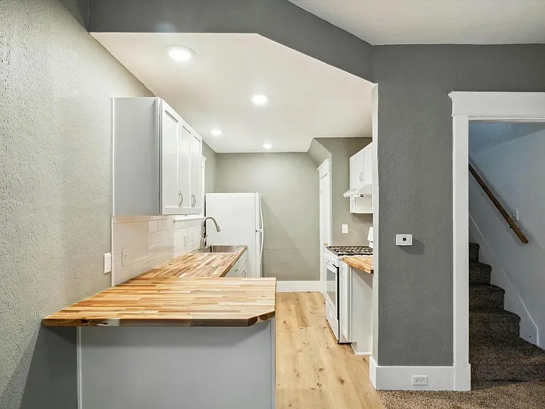 2901 Wall St — Photo 6
