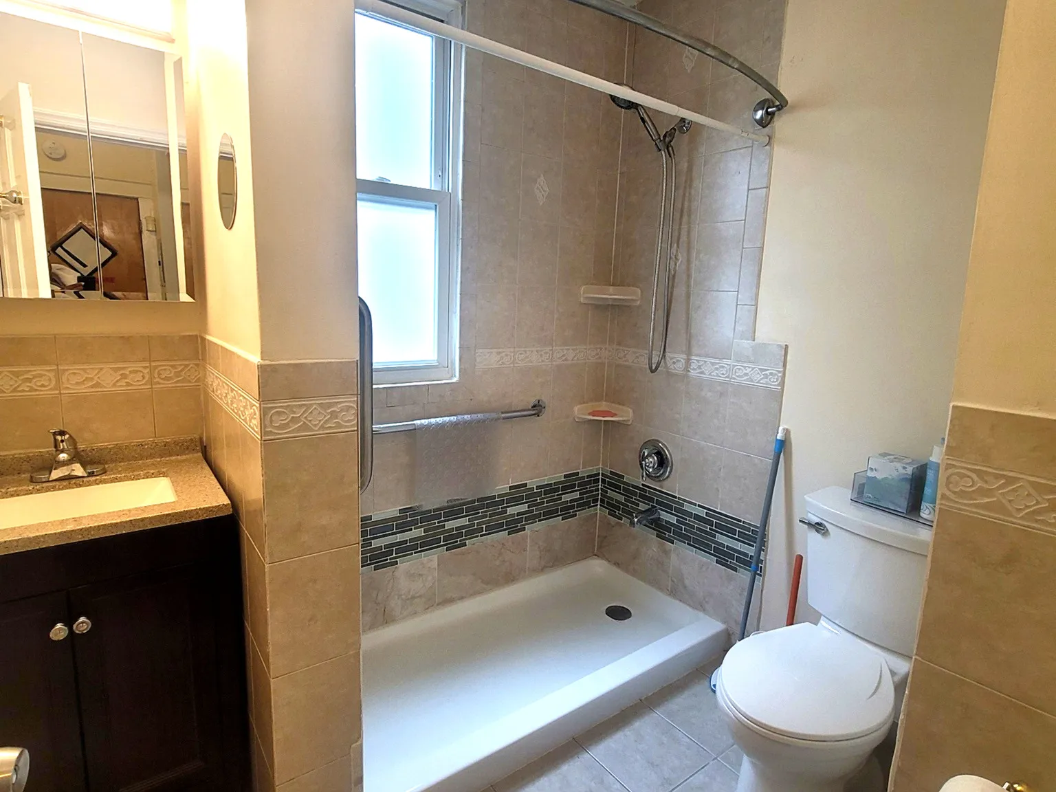 2 bed, 1500 sqft, $2,100 — Photo 2