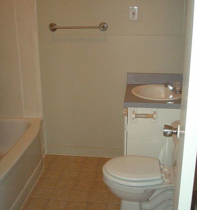 1st image of 109 S West Pl