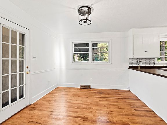 3rd image of 507 Sunset Dr