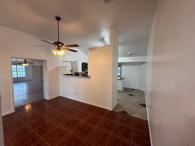 4908 S Clear Creek Rd — Photo 8