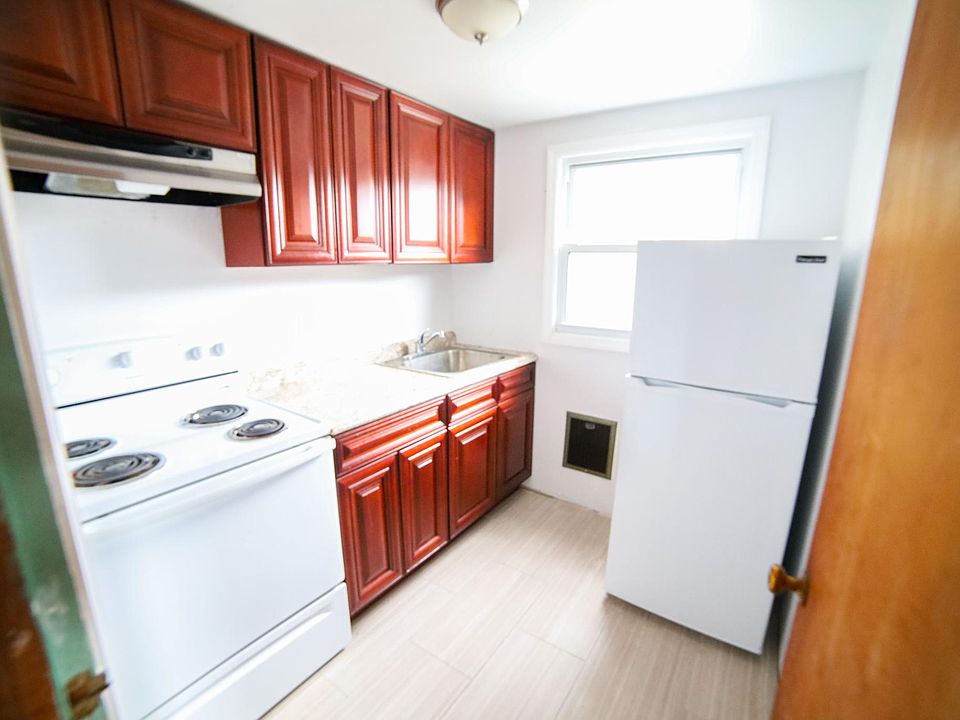 1st image of 267-18 78th Ave #2