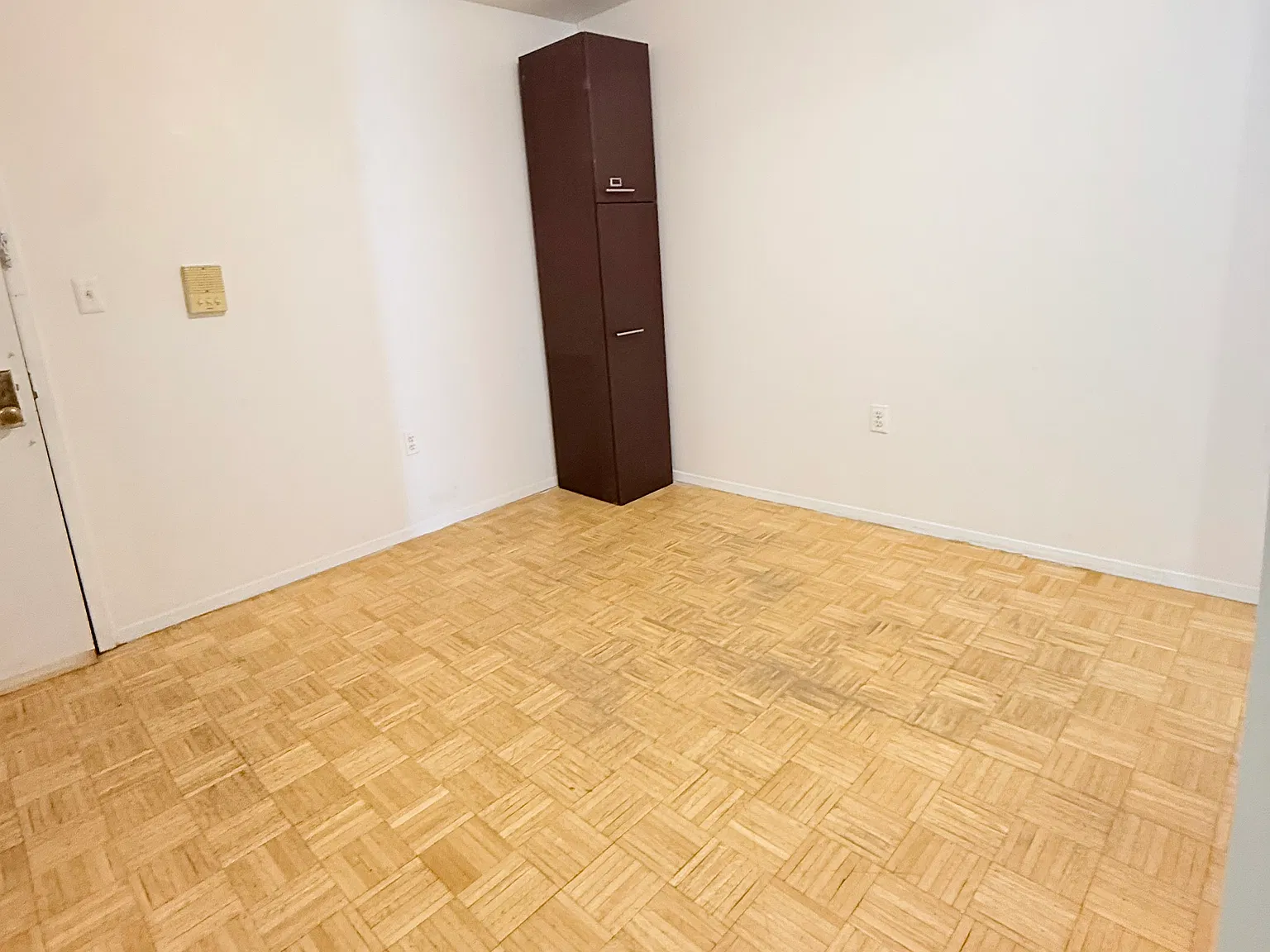 2 bed, 640 sqft, $2,300 — Photo 3