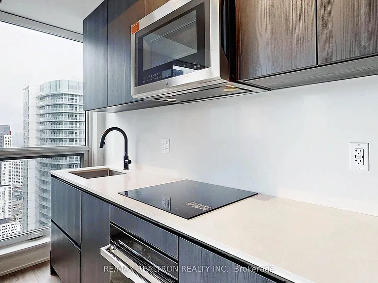 327 King St W #4105 — Photo 23