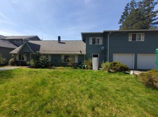 1017 Yew St, Bellingham, WA 98229