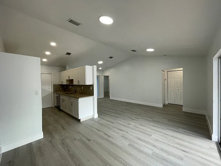 18254 SW 143rd Pl — Photo 7