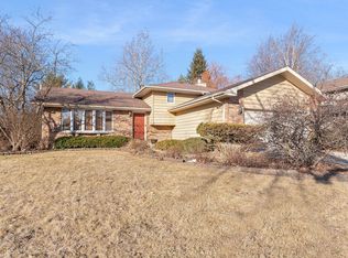 915 Colonade Rd, Shorewood, IL 60404