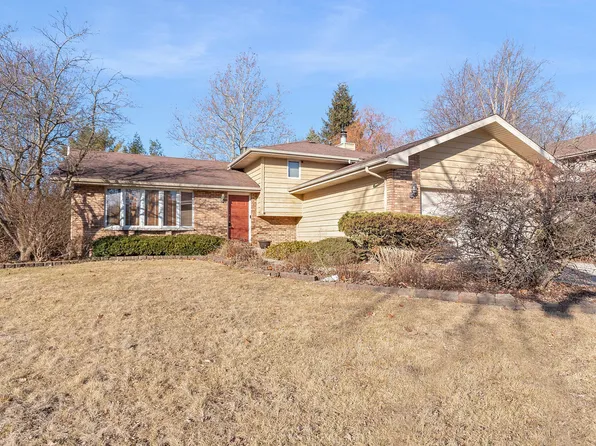 915 Colonade Rd, Shorewood, IL 60404