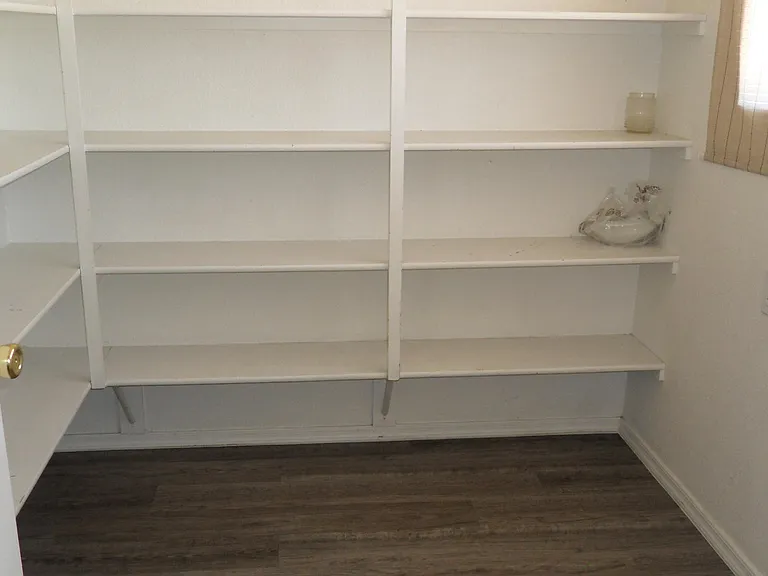 910 E Beth Dr — Photo 5