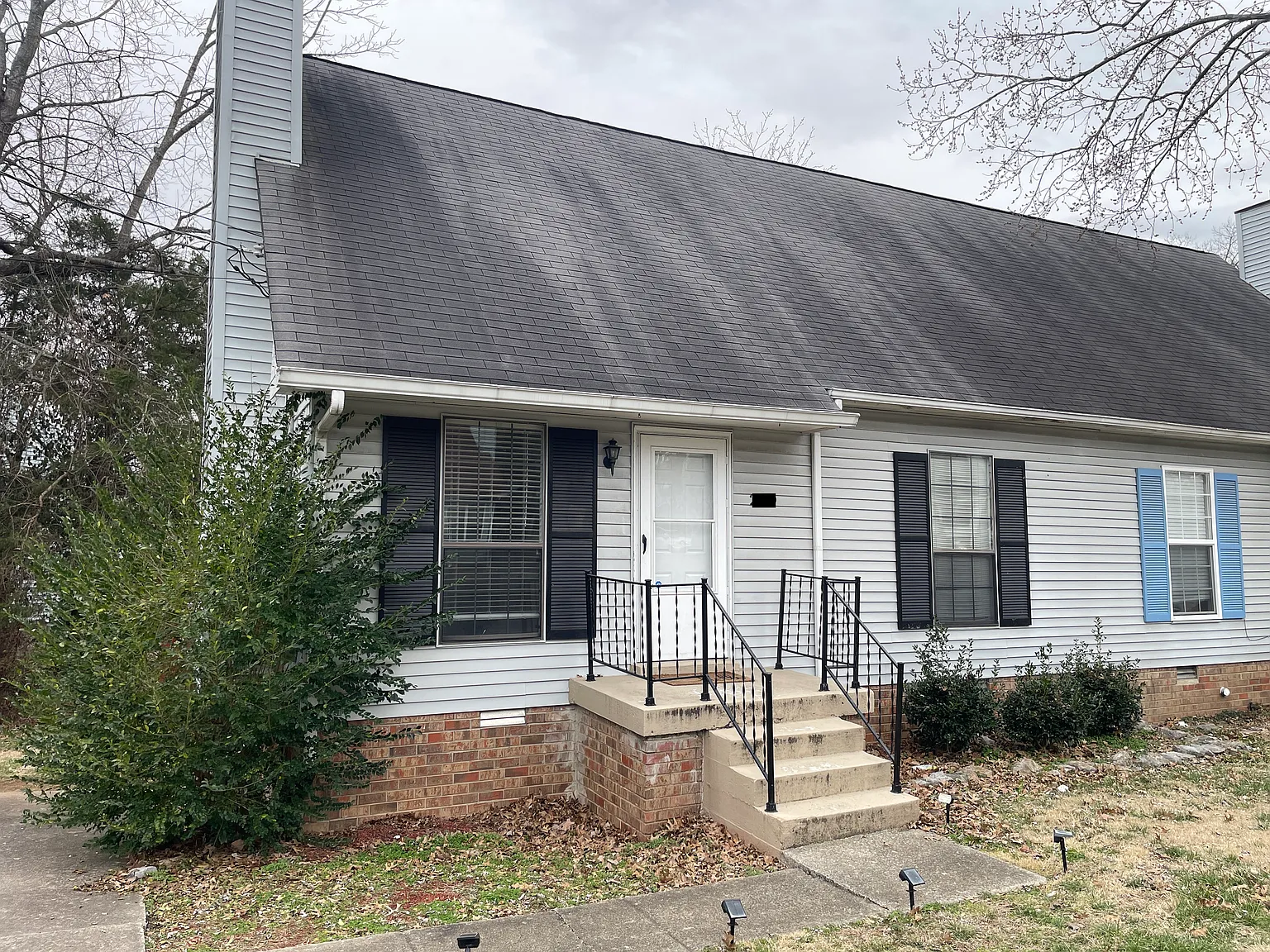 3 bed, 1274 sqft, $1,900 — Photo 1