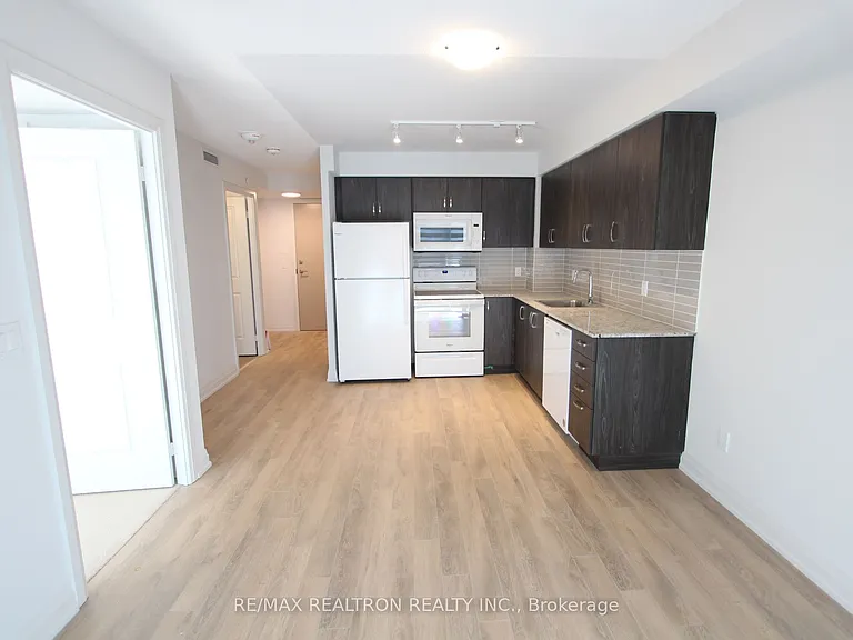 20 Meadowglen Pl #908 — Photo 8