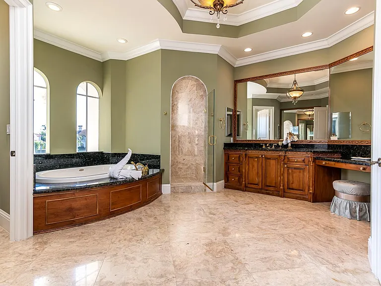 580 Admirals Way — Photo 12