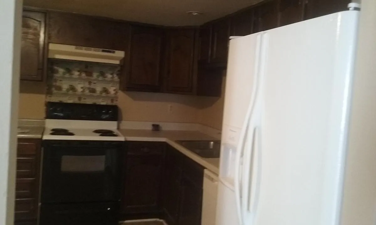 3 bed, 2.5 bath, 1680 sqft, $2,050 — Photo 2