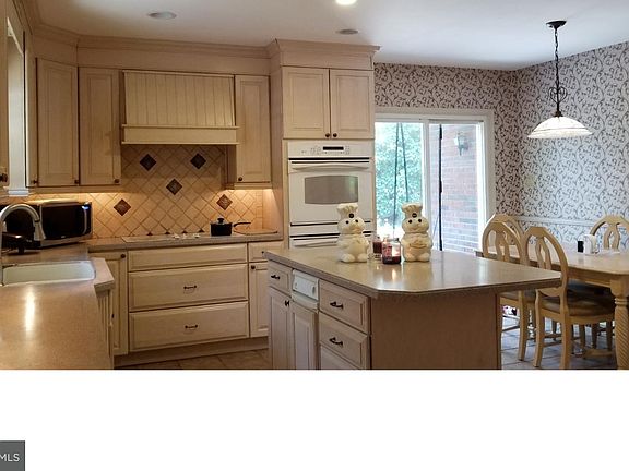 5th image of 2431 Blackwood Dr