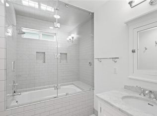 16544 Hartsook St, Encino, CA 91436