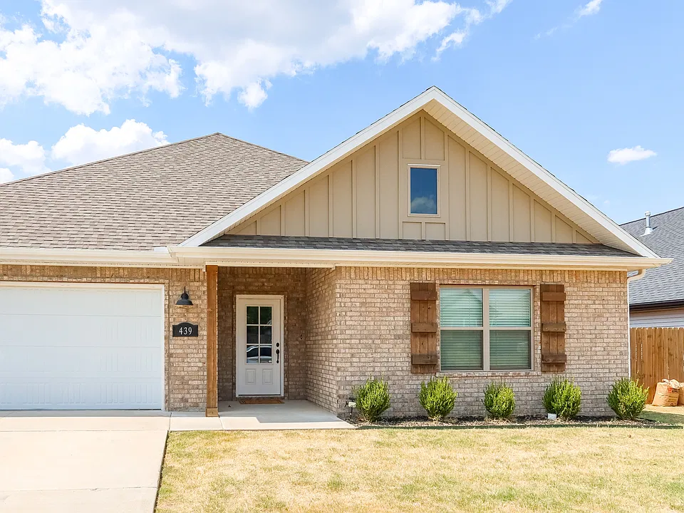 439 S Wagon Wheel Ave