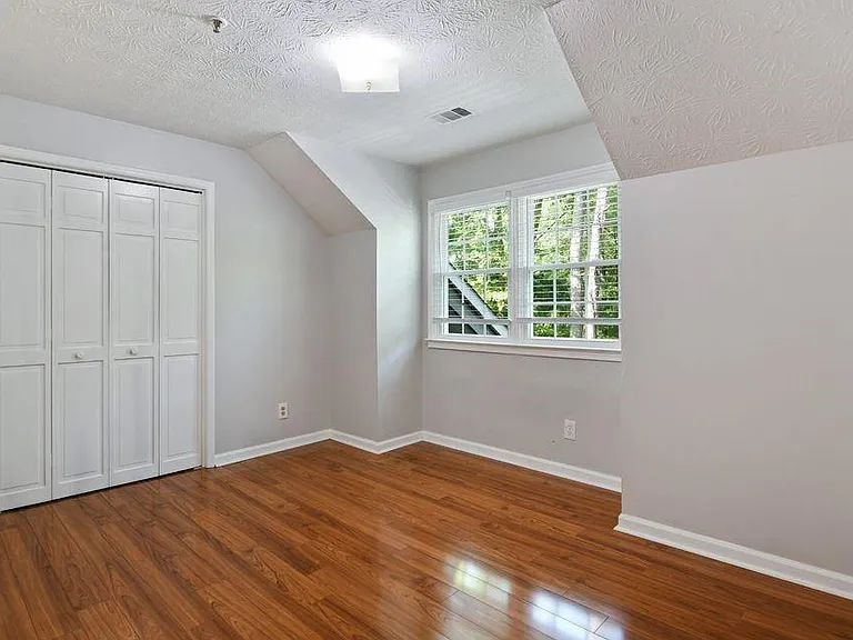 1445 Oakridge Cir — Photo 10