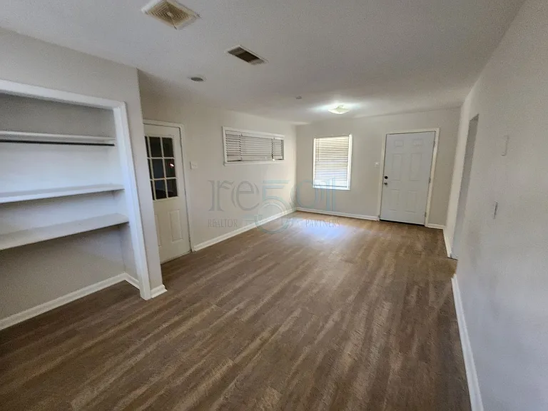 7520 W Markham St — Photo 29