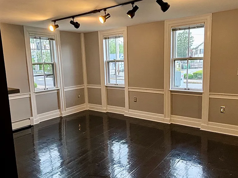 11-13 Elm St #11 — Photo 10