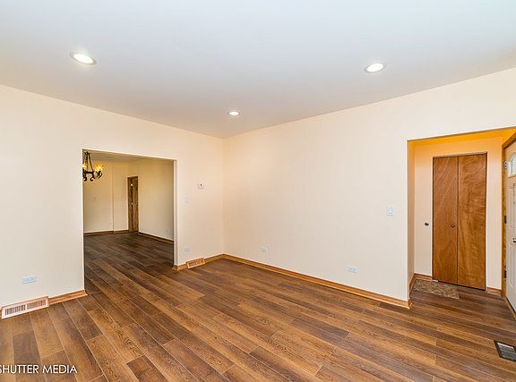 5th image of 3221 S 49th Ave