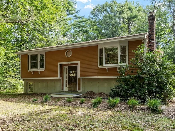 12 Underwood Rd, Hubbardston, MA 01452