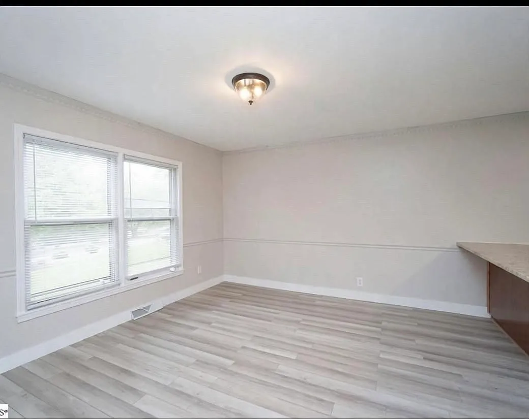 4 bed, 1811 sqft, $2,300 — Photo 4