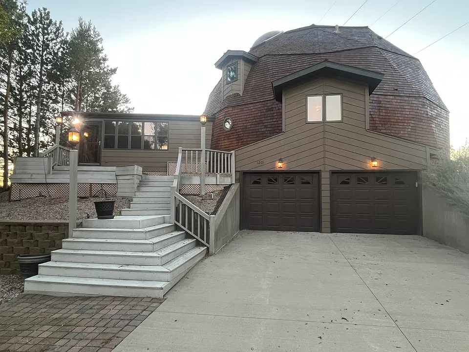 1201 Edgewater Dr