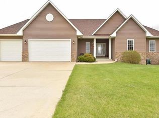 811 Rose Dr, Ellendale, MN 56026