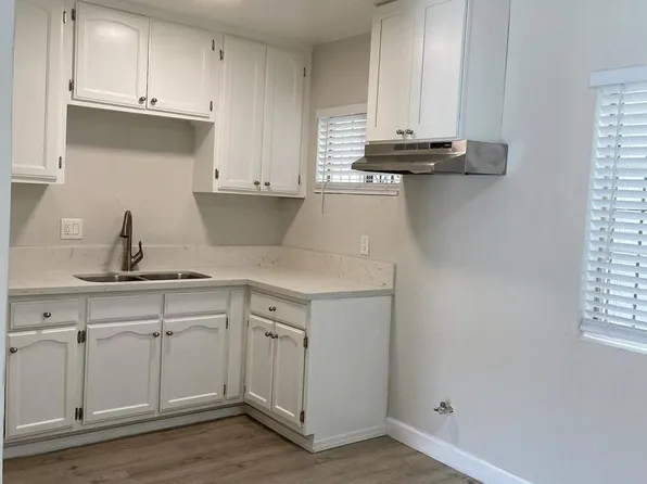 850 W 95th St #4A, Los Angeles, CA 90044