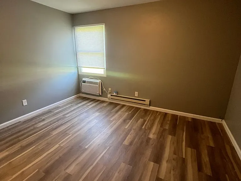 335 E North St #260 — Photo 3