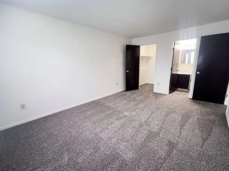 Four Worlds Apartments — Photo 94